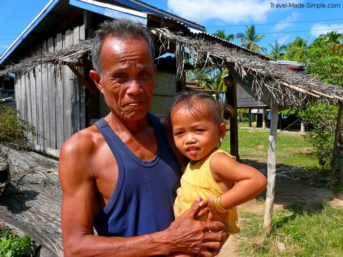 disadvantages of taking a tour - locals 4000 Islands Laos