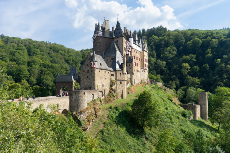 Castles And Wine: 1 Week Itinerary In The Rhine Valley - Travel Made Simple